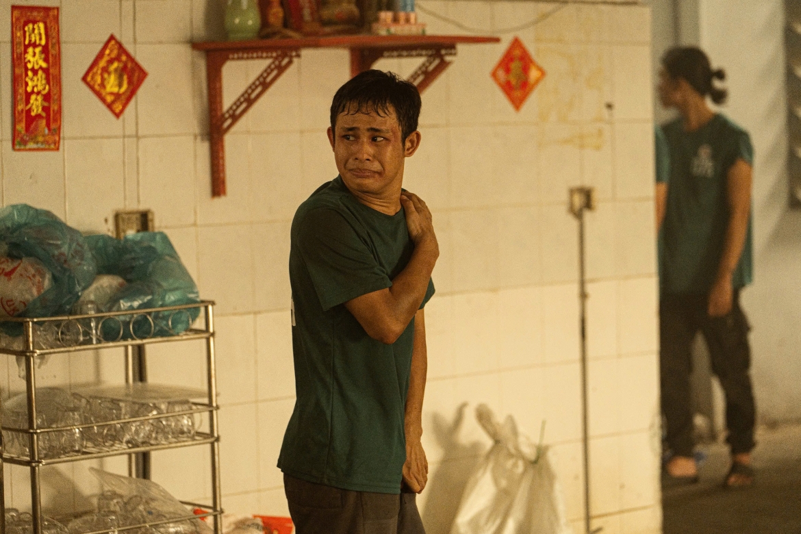 Đinh Viết Tường lần đầu đóng phim điện ảnh với vai Nhân trong “Trại buôn người”.