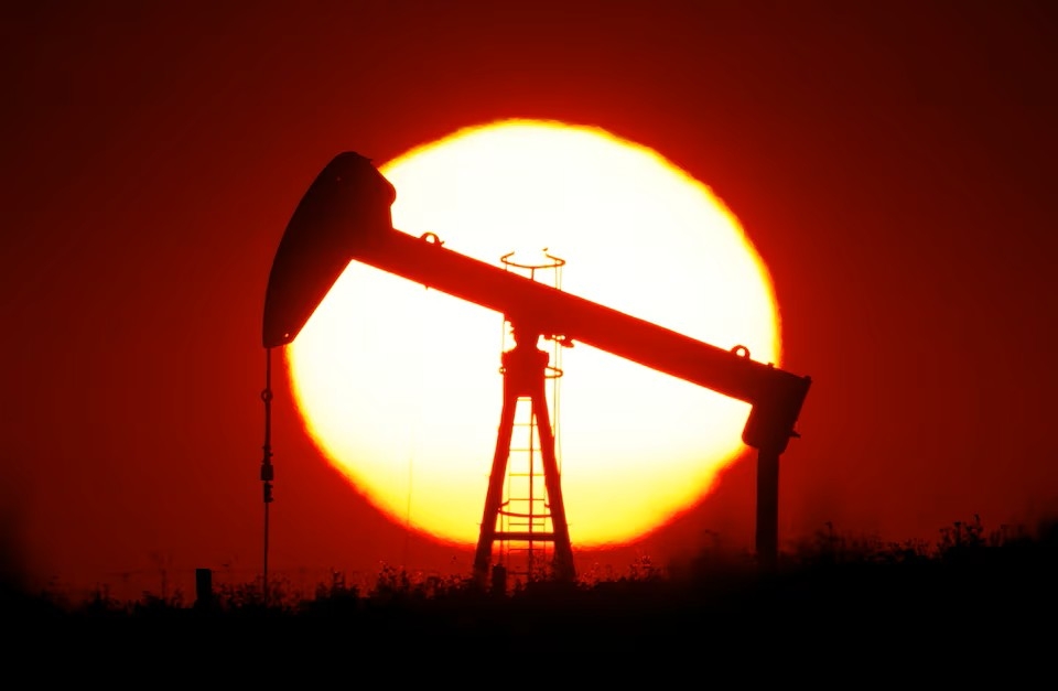 Giá xăng dầu hôm nay có xu hướng tăng. (Ảnh minh họa: Reuters)