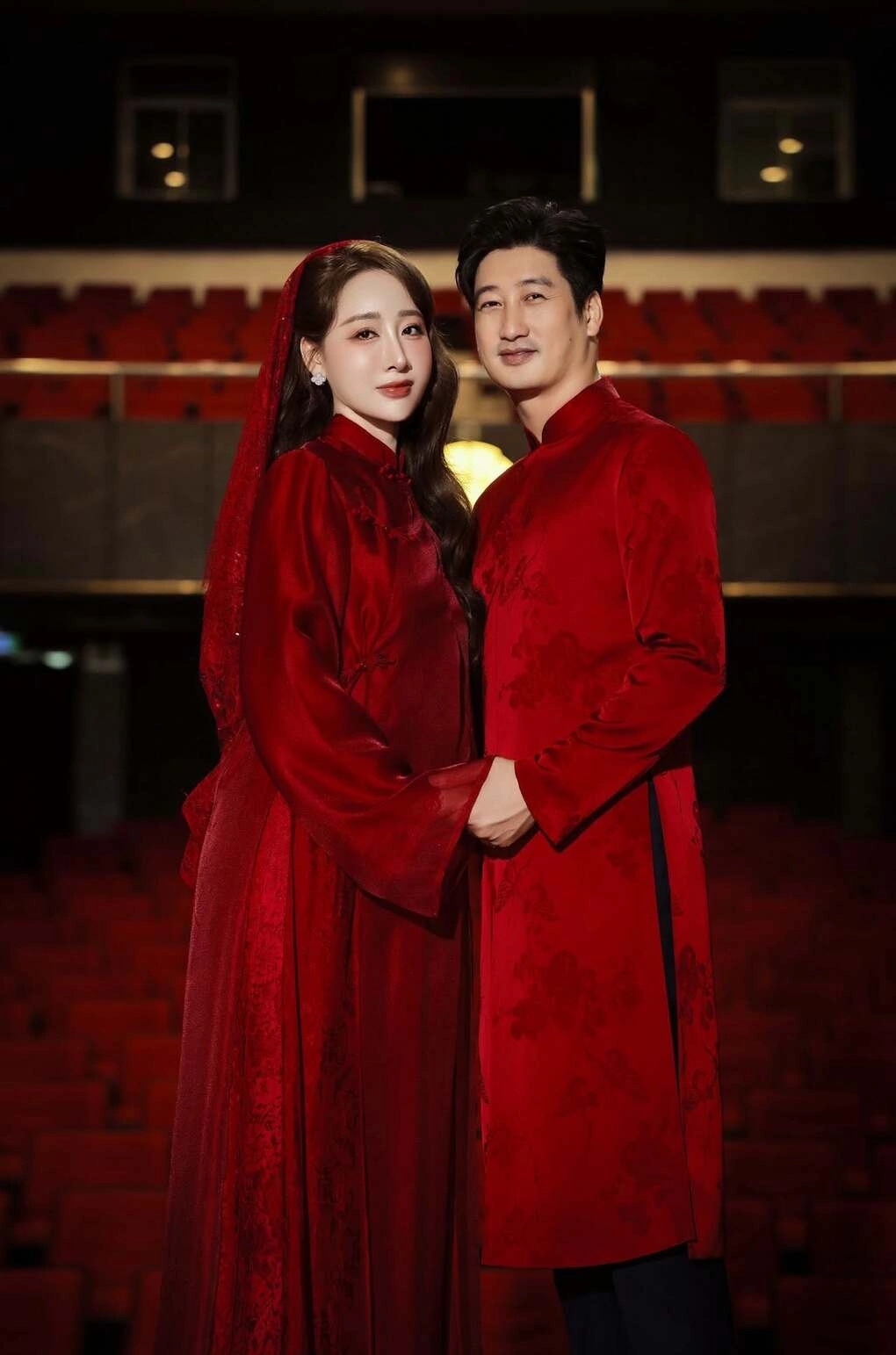 NSƯT Ngọc Quỳnh và bà xã Thùy Anh thấy hạnh phúc viên mãn khi đến với nhau sau nhiều ngã rẽ, đổ vỡ và cả điều tiếng. Thùy Anh cũng không để tâm những bàn tán, mỉa mai trên mạng về chủ đề "Ngọc Quỳnh lần thứ ba nói lời thề nguyện trọn đời". Khi được bạn bè động viên, cô chỉ nói mọi người hãy yên tâm vì lòng mình "như mây bình thản, như nước thong dong".