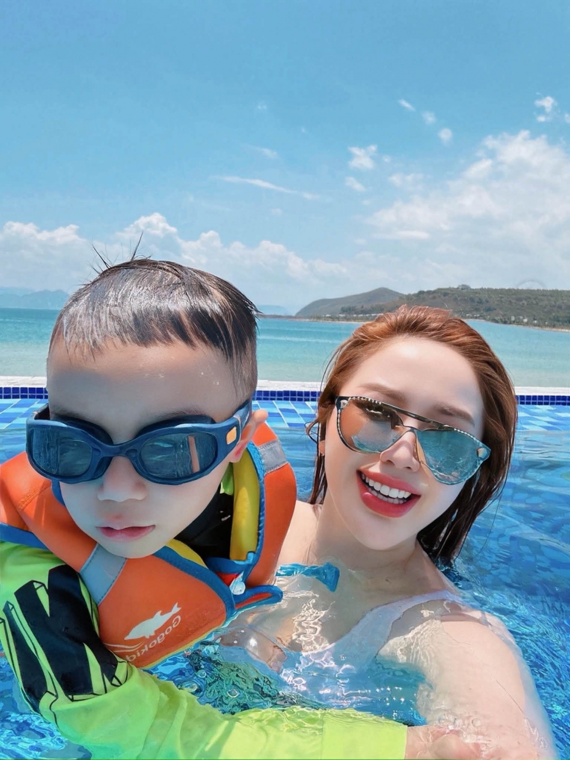 Bảo Thy cùng con trai tận hưởng kỳ nghỉ. Nữ ca sĩ dành thời gian cho gia đình và ghi lại những khoảnh khắc bình yên, đáng yêu bên “cậu ấm”.
