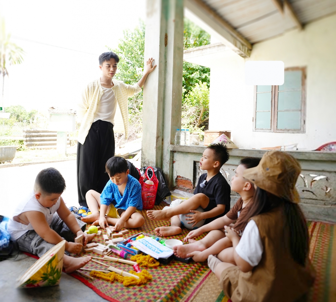 Bùi Công Nam tiếp tục thử sức với vai trò “bố tập sự” trong Bố ơi mình đi đâu thế? mùa 6.