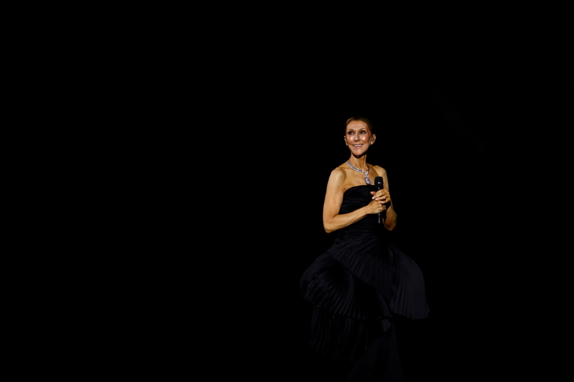 Sự mong manh của Céline Dion trong đêm trở lại khiến hình ảnh một diva trở nên gần gũi hơn. (Ảnh: Reuters)