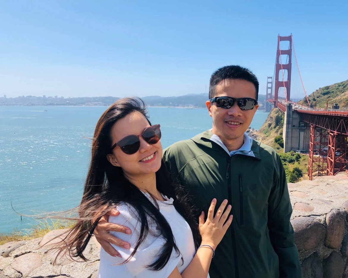 MC Minh Trang tuyên bố lý hôn, lý do vì chồng cũ có quan hệ thân mật với chính nhân viên Làng Háo Hức. Mối quan hệ này đã kéo dài liên tục gần 2 năm, từ đầu năm 2025 cho tới tận ngày cô bàng hoàng phát hiện ra.