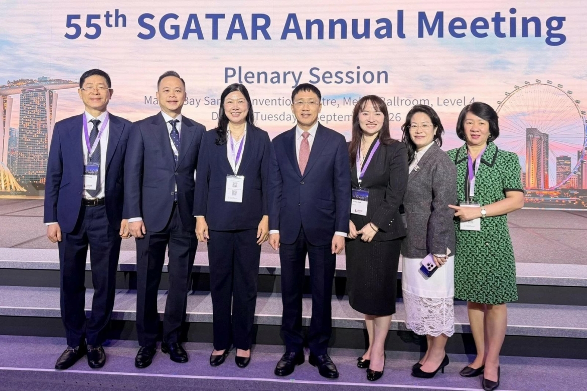 Phó Cục trưởng Cục Thuế Mai Sơn và đoàn đại biểu Cục Thuế Việt Nam tham dự hội nghị