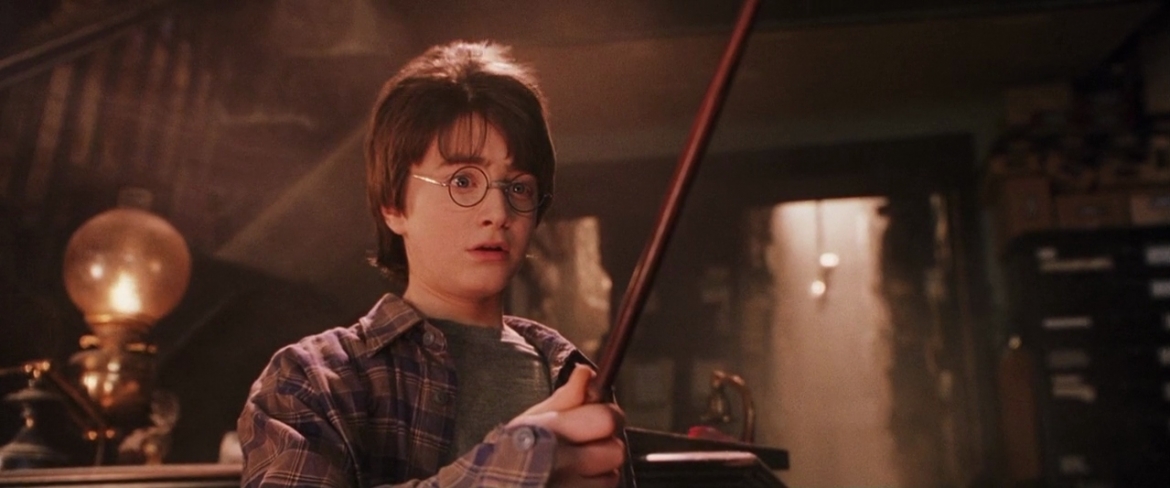 Daniel Radcliffe trong vai Harry Potter ở phần phim đầu tiên, hình ảnh đã trở thành ký ức khó quên với nhiều thế hệ khán giả.