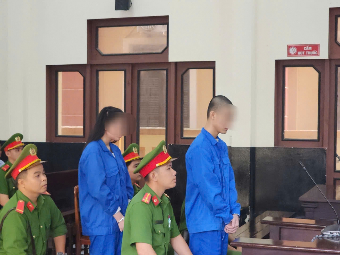 Hai bị cáo trước toà