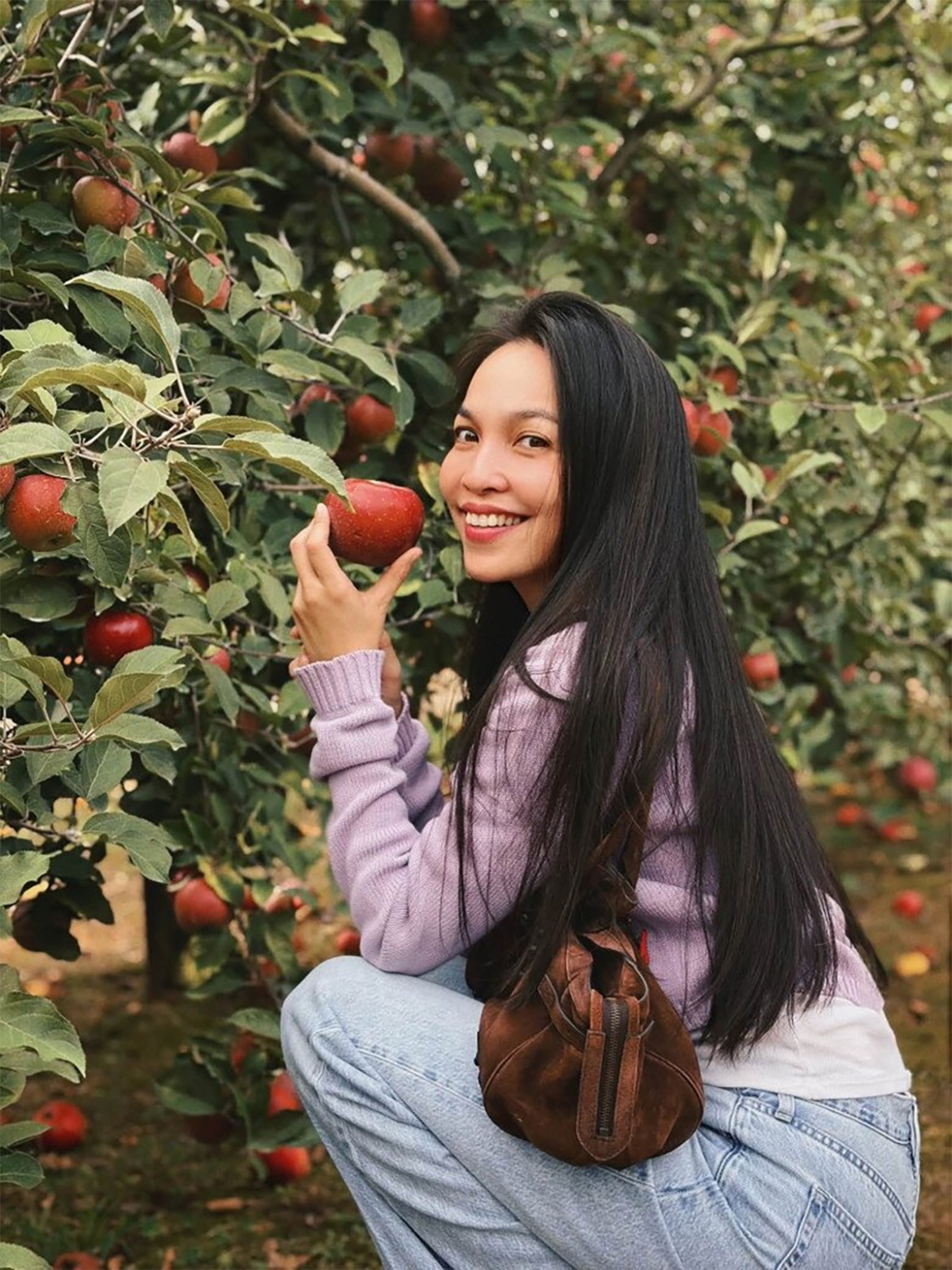 Hiền Thục khoe loạt ảnh xinh đẹp khi đi hái táo.