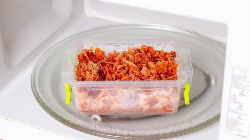 Không phải hộp đựng đồ ăn mang về nào cũng phù hợp để tái sử dụng nhiều lần, cấp đông hoặc chịu nhiệt