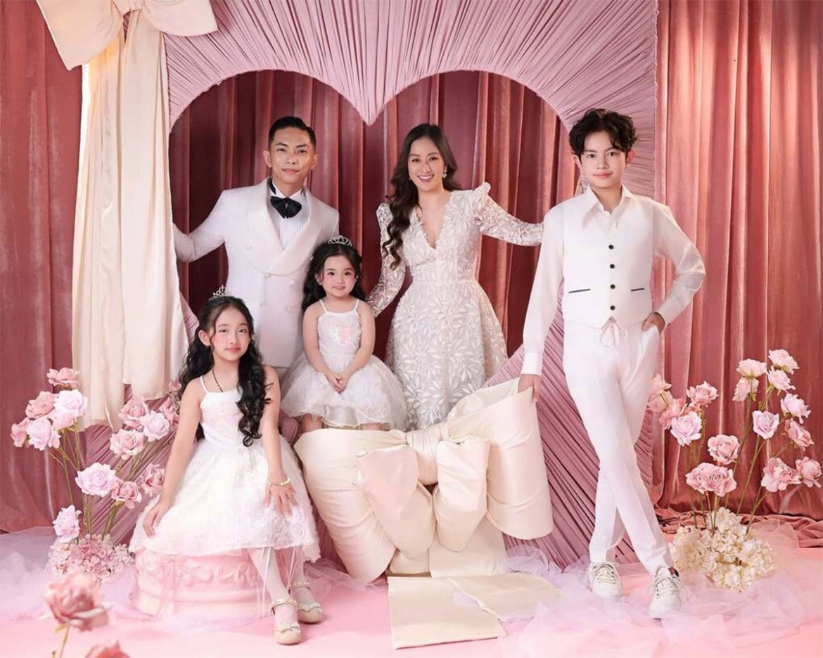 Gia đình Khánh Thi - Phan Hiển mừng sinh nhật bé Lisa 3 tuổi.