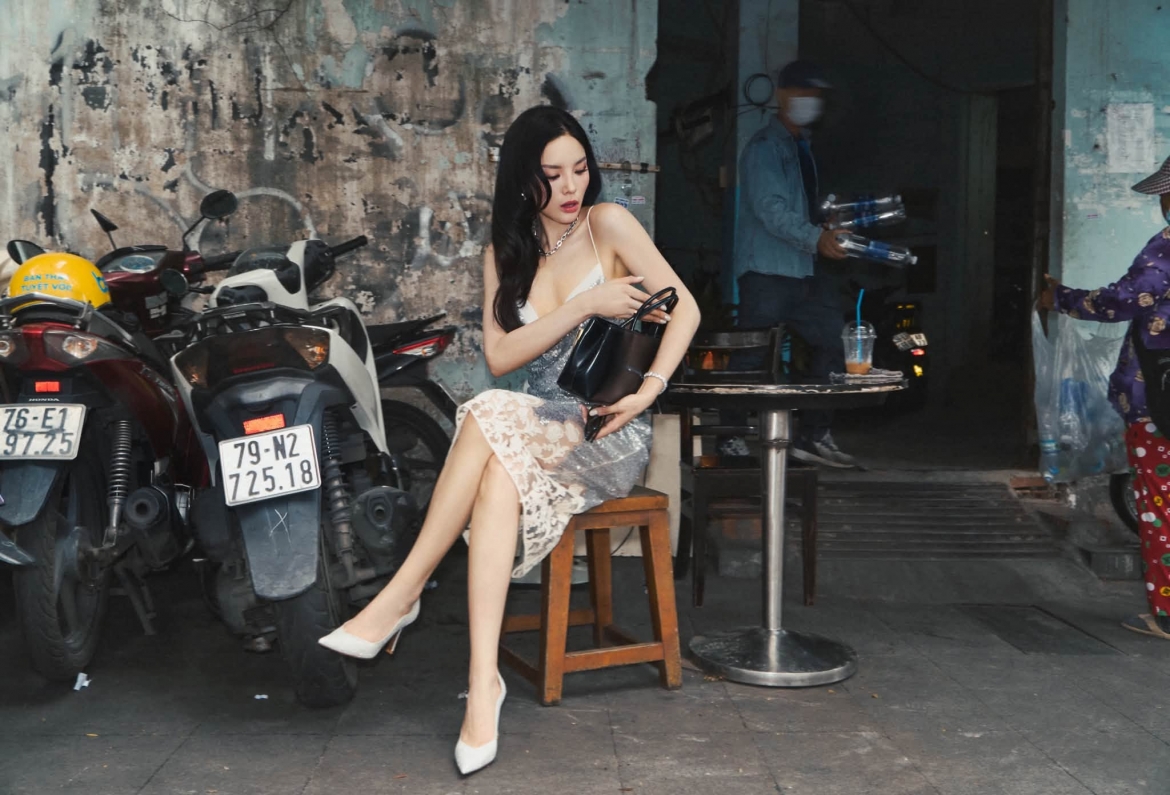 Kỳ Duyên khoe loạt ảnh mới cùng lời khen dành cho thành phố: “Sài Gòn ơi, sao em đẹp thế? Em cũng đẹp nữa”.