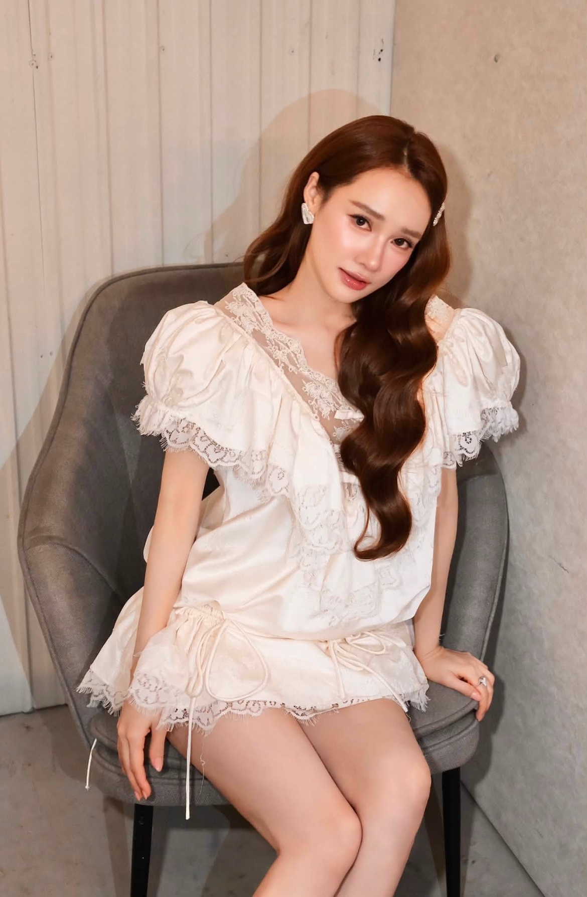 Nhã Phương khoe phong cách đối lập đầy thú vị: Năng động khi tập luyện thể thao nhưng lại yêu thích những chiếc nơ và váy bồng nữ tính.