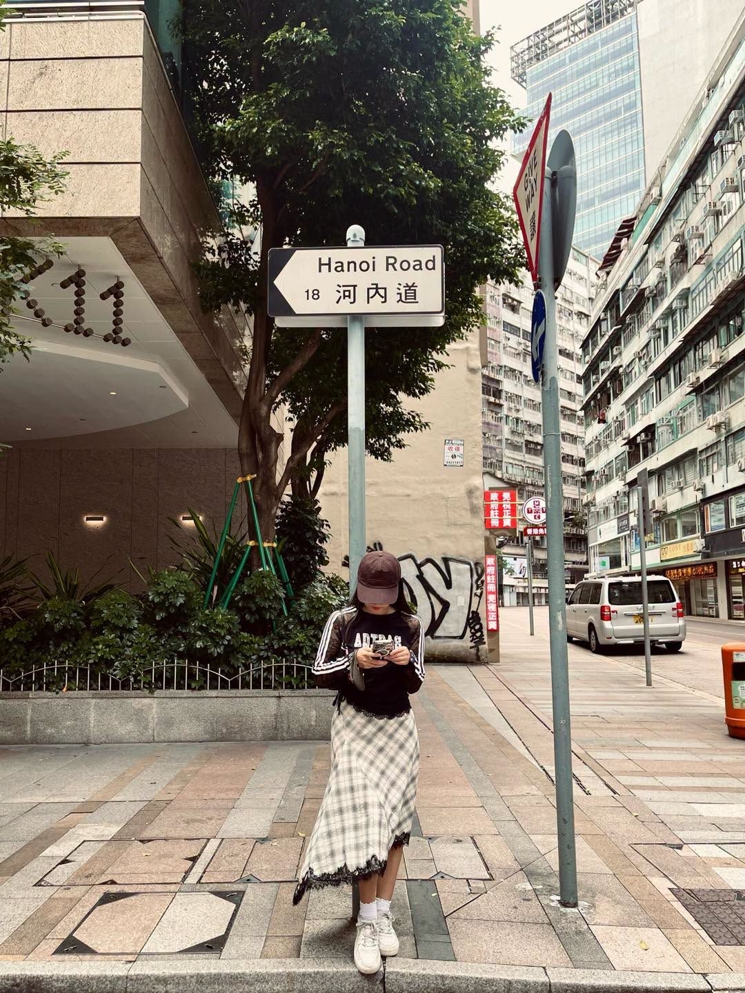 Phương Linh check-in Hong Kong và thích thú trước thời tiết đẹp.