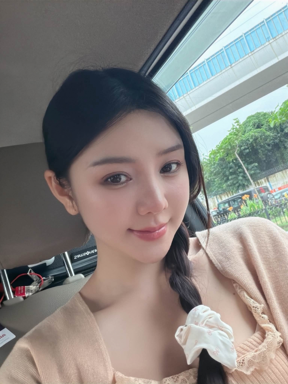 Quỳnh Kool tiếp tục ghi điểm với màn selfie trẻ trung, rạng rỡ