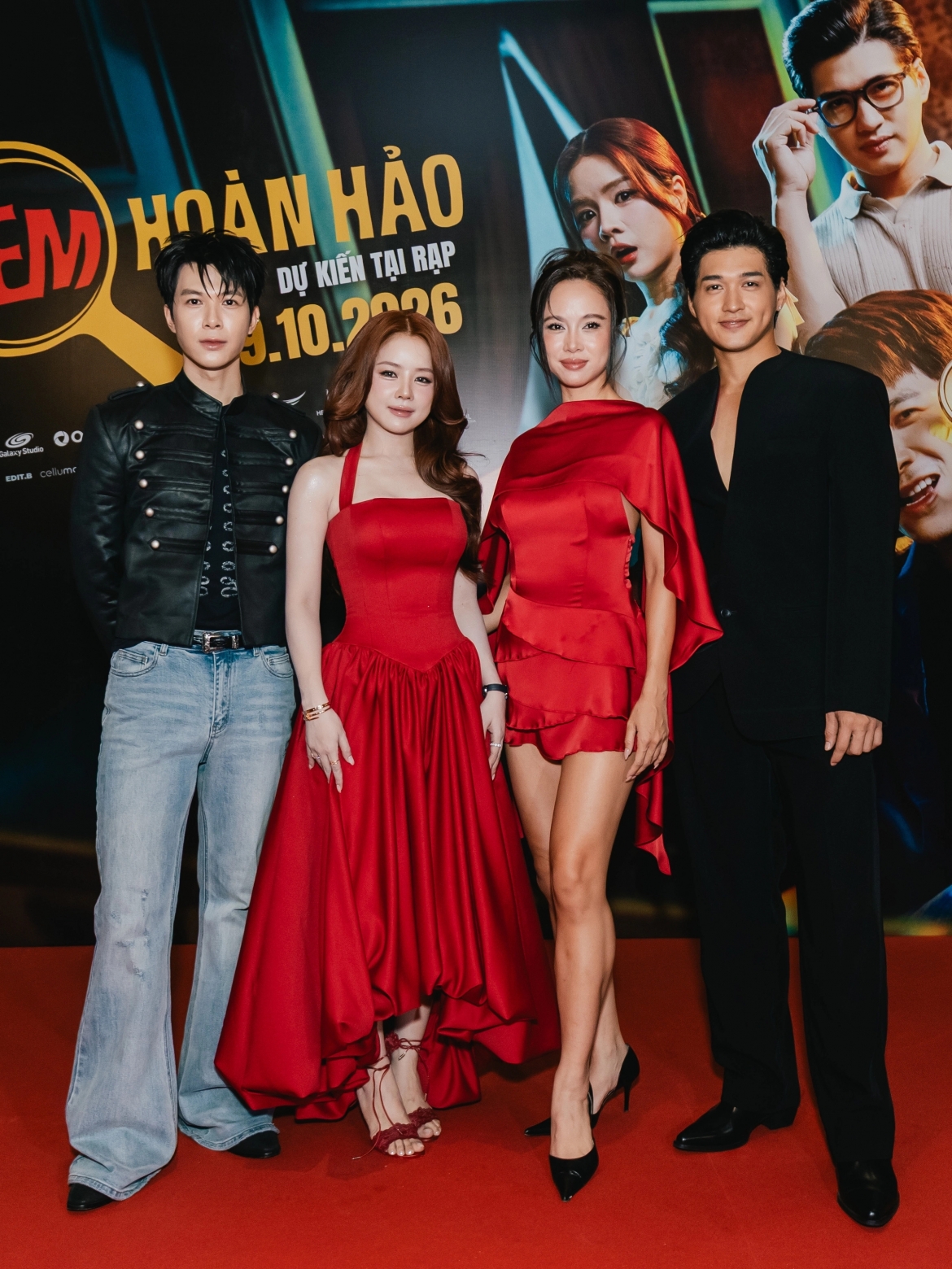 Vũ Ngọc Anh và DJ Mie diện đầm đỏ gợi cảm trong buổi ra mắt phim 'Án mạng xém hoàn hảo' của đạo diễn Đức Nguyễn.