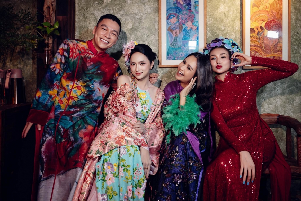 Hoa hậu Hương Giang chia sẻ hình ảnh cùng diva Thanh Lam và người mẫu Thanh Hằng, khi tham dự một sự kiện thời trang gần đây tại Hà Nội
