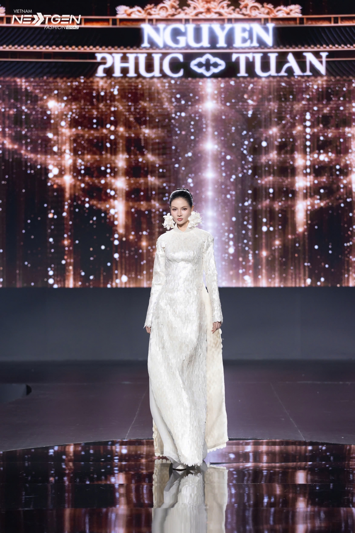 Bộ sưu tập được giới thiệu sau dấu mốc nhà thiết kế tham gia Paris Fashion Week ngày 30/9/2026.