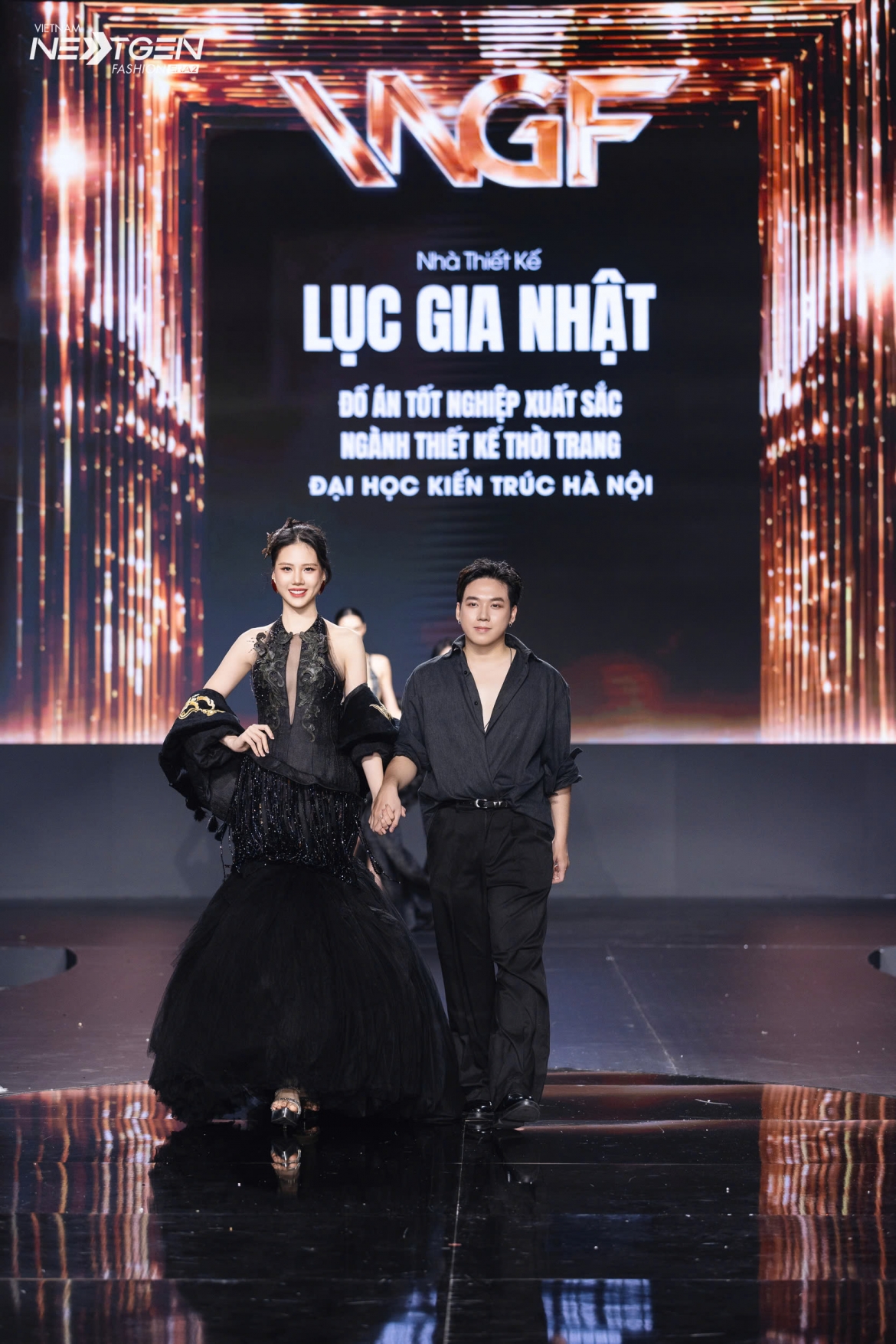 ​​​​​​Các ý tưởng được thể hiện qua cách xử lý phom dáng, cấu trúc trang phục, chất liệu và chi tiết trang trí, cho thấy xu hướng kết hợp giữa câu chuyện bản địa với ngôn ngữ thời trang đương đại của thế hệ thiết kế trẻ.