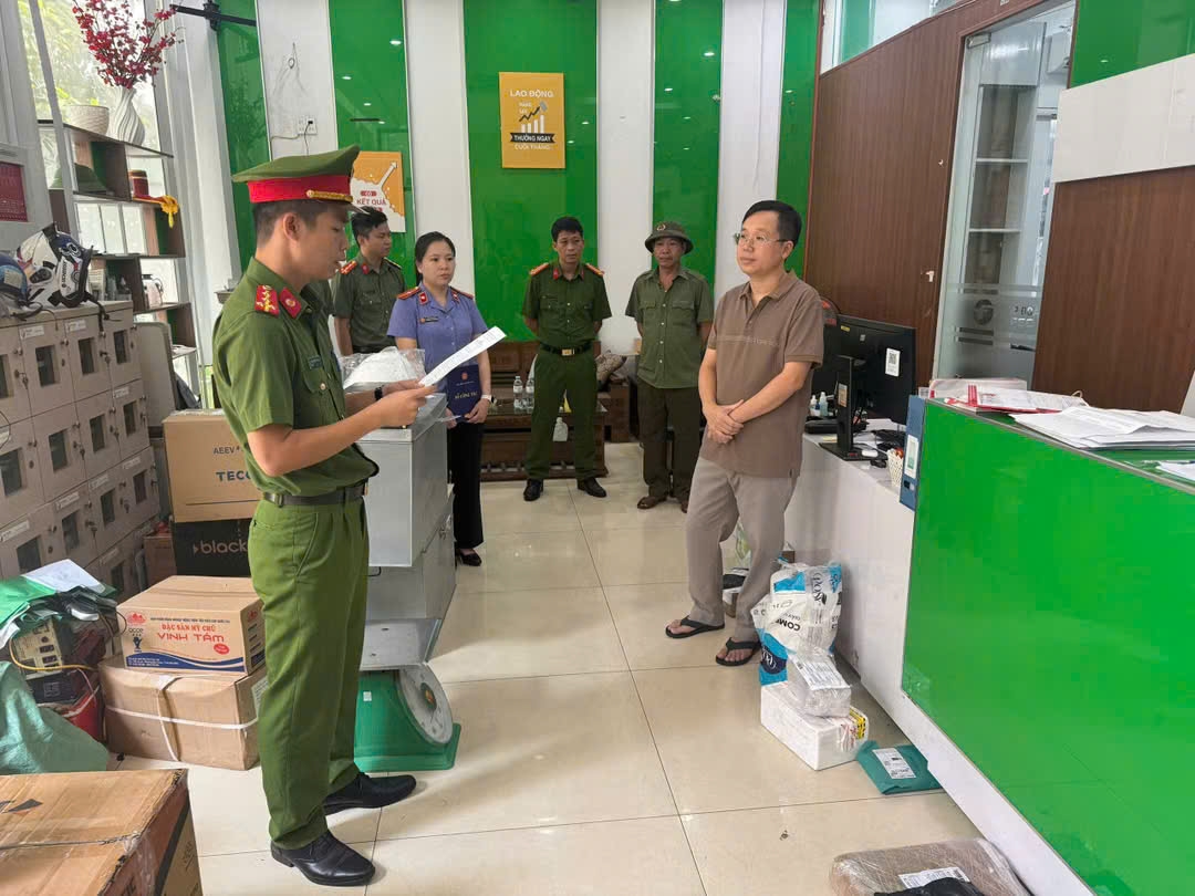 Cơ quan Công an thi hành lệnh khám xét tại Công ty Cổ phần Tập đoàn FEC