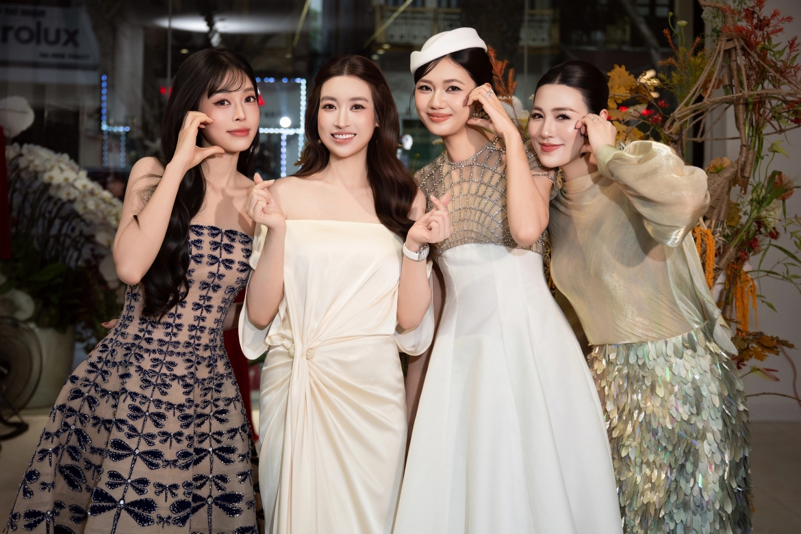 Hoa hậu Đỗ Mỹ Linh hội ngộ nhiều người đẹp như á hậu Phương Nga, Thanh Tú, Tú Anh. Họ đều là những chị em thân thiết, từng đồng hành trong công việc và cả cuộc sống.