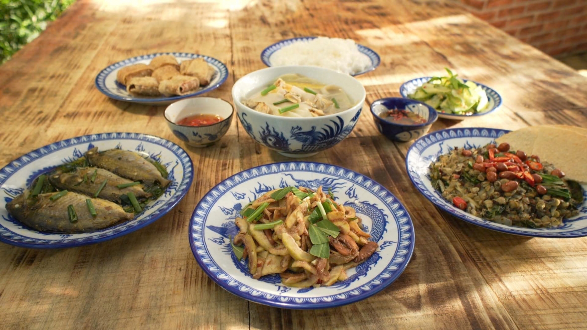 Mâm cơm Huế.