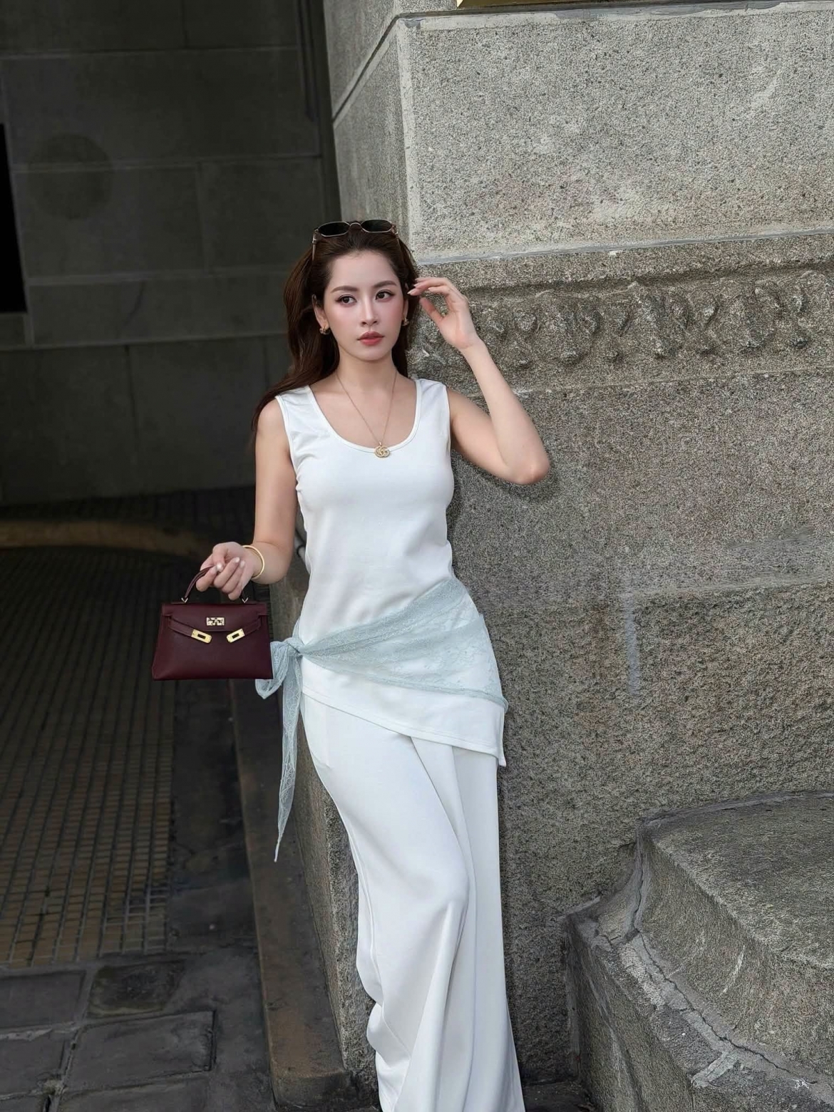 Chi Pu rạng rỡ trong loạt ảnh mới, gửi lời chúc đến các cô gái luôn xinh đẹp, hạnh phúc và biết yêu thương bản thân.
