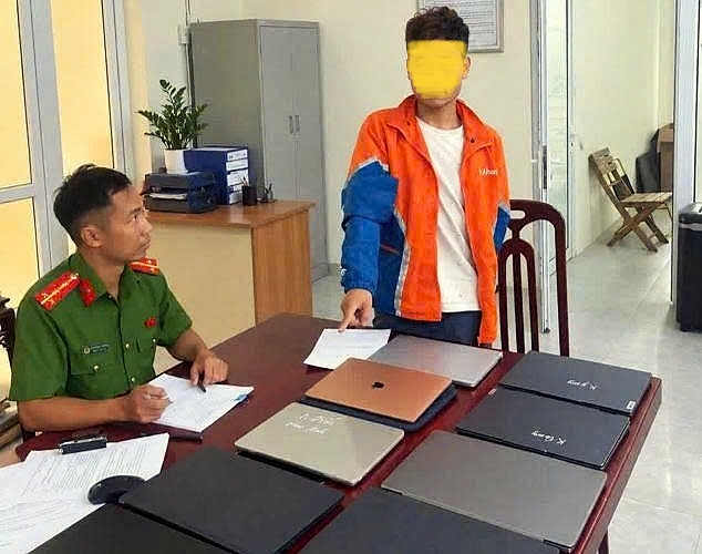 Đối tượng Nguyễn Tiến Dũng tại cơ quan Công an