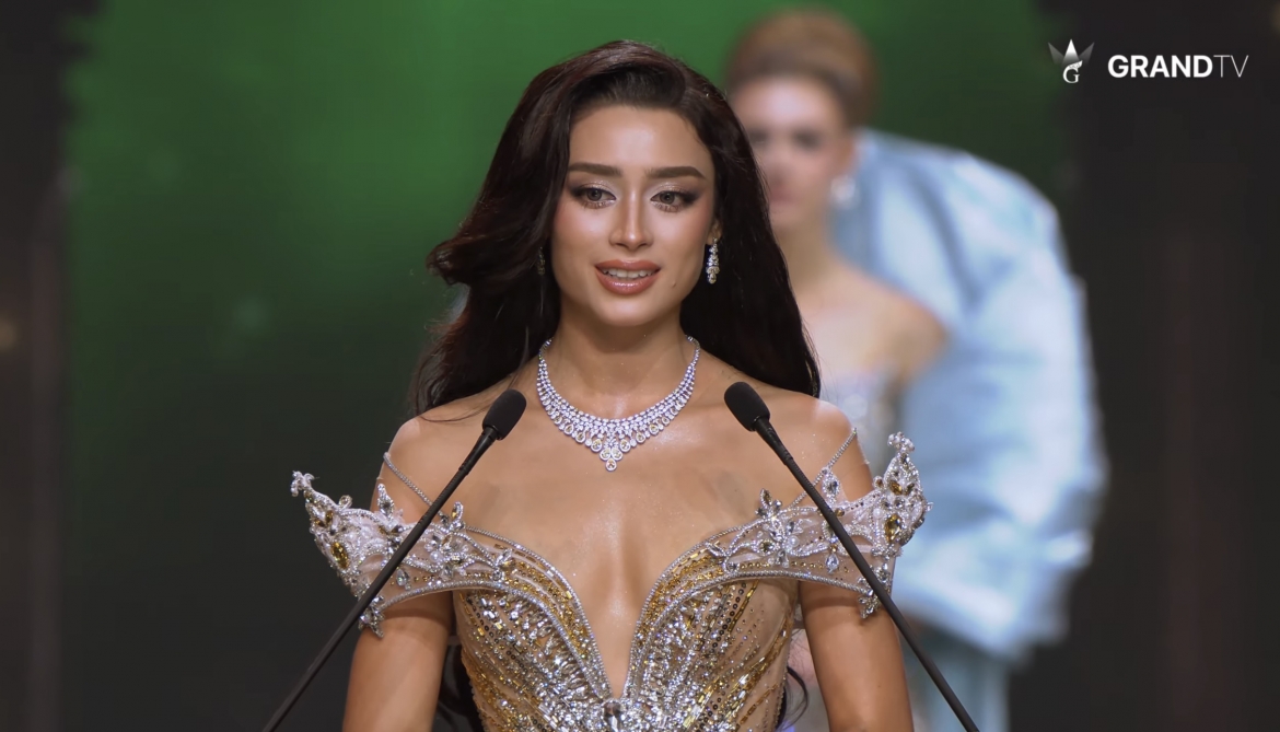 Emoura Phạm trong phần thi ứng xử tại chung kết Miss Grand International 2026. Markdown đã dán (1)
