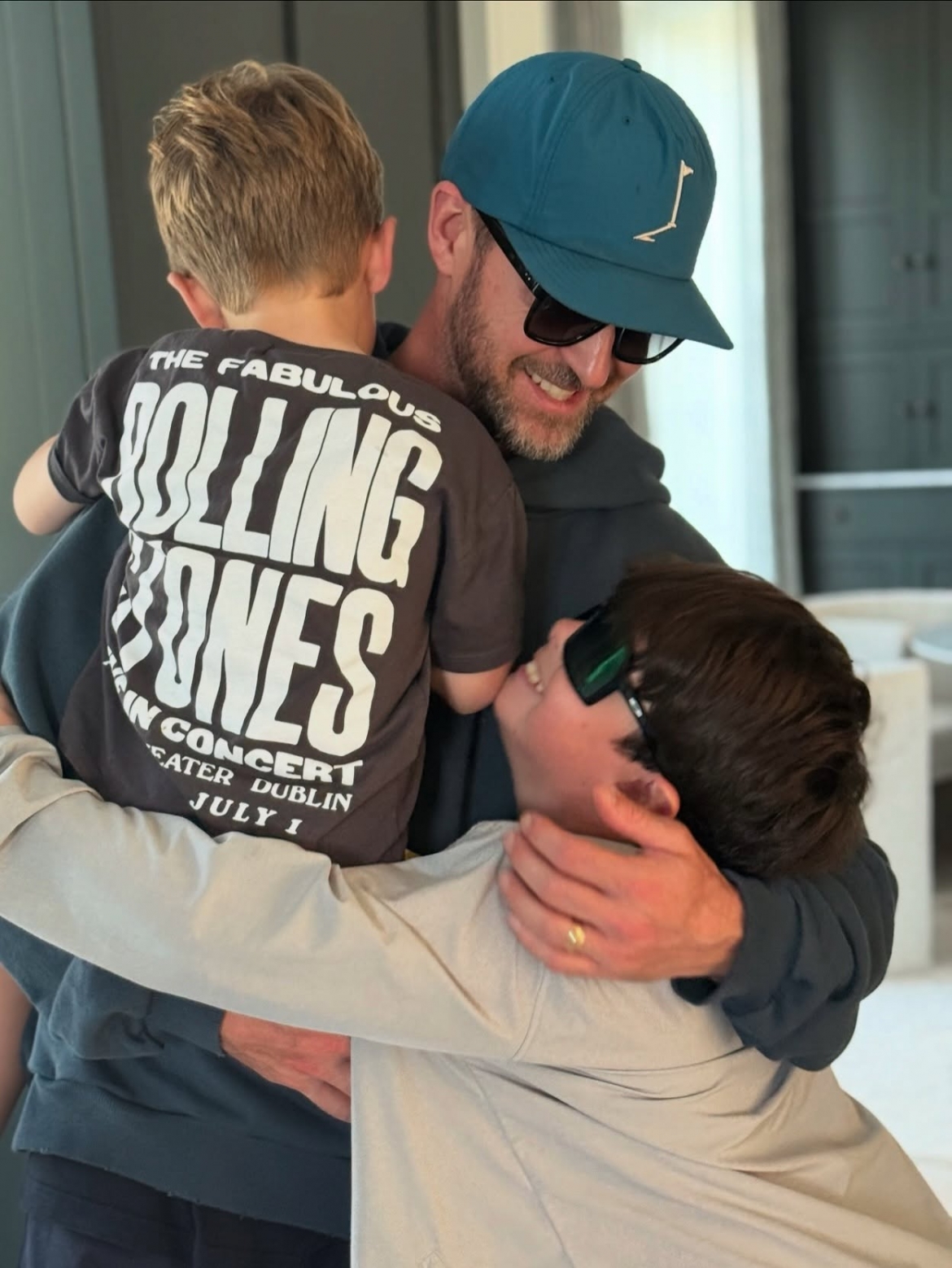 Justin Timberlake bên hai con trai Silas và Phineas. Nam ca sĩ cùng vợ muốn các con tự khám phá sở thích và lựa chọn con đường riêng trong tương lai. (Ảnh: Instagram)