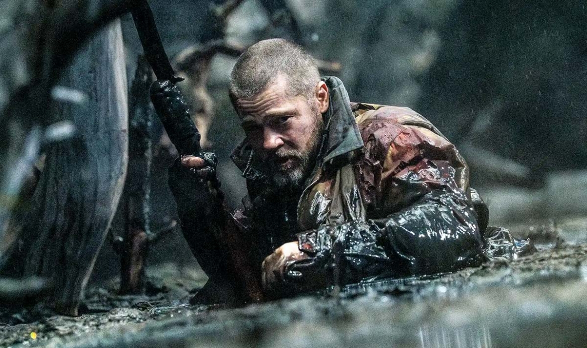 Brad Pitt trong một cảnh đối mặt với thiên nhiên khắc nghiệt của vùng hoang dã. (Ảnh: Paramount Pictures)