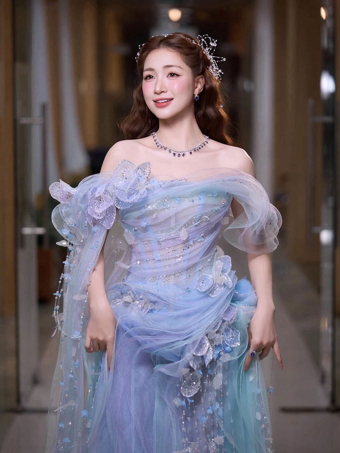Ca sĩ Hòa Minzy tự gọi mình là nàng tiên cá.