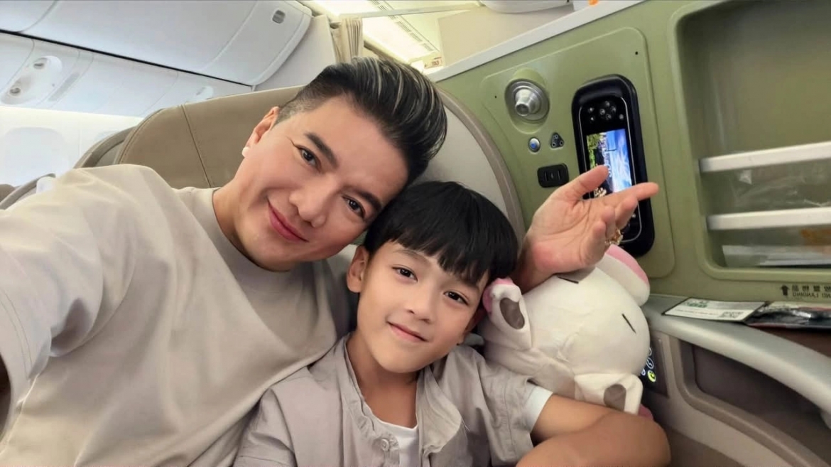 Đàm Vĩnh Hưng đưa con trai - Polo Huỳnh sang Mỹ khi anh lưu diễn một tuần tại đây. Ca sĩ cho biết sẽ có các đêm diễn tại Sacramento và Philadelphia, đồng thời cảm ơn khán giả ủng hộ, giúp các chương trình bán hết vé.