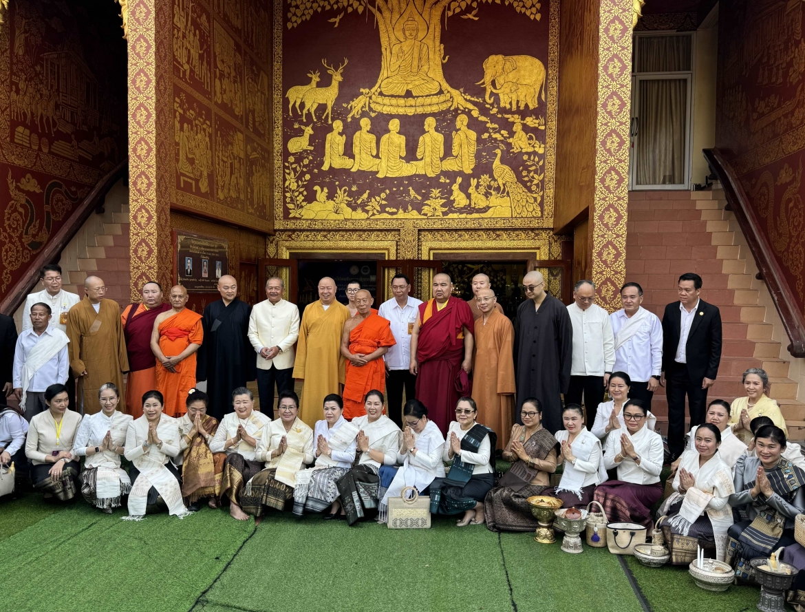 Lễ hội mãn chay diễn ra tại chùa Sisaket có sự tham sự của lãnh đạo cấp cao Lào và đại diện đến từ 29 nước.