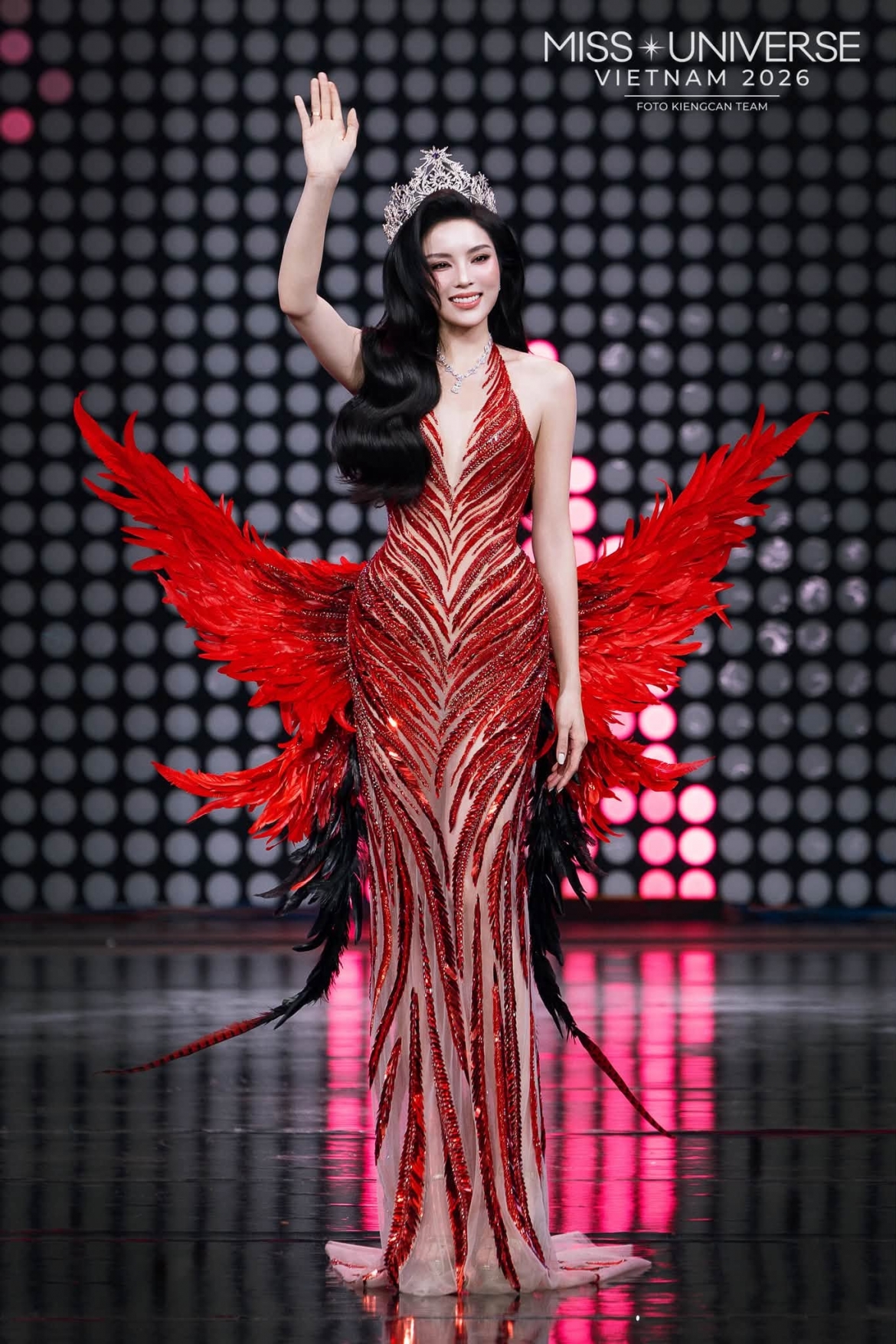 Kỳ Duyên chia sẻ hình ảnh trên sân khấu Miss Universe Vietnam 2026 cùng dòng trạng thái: “Biết ơn vì tất cả”.