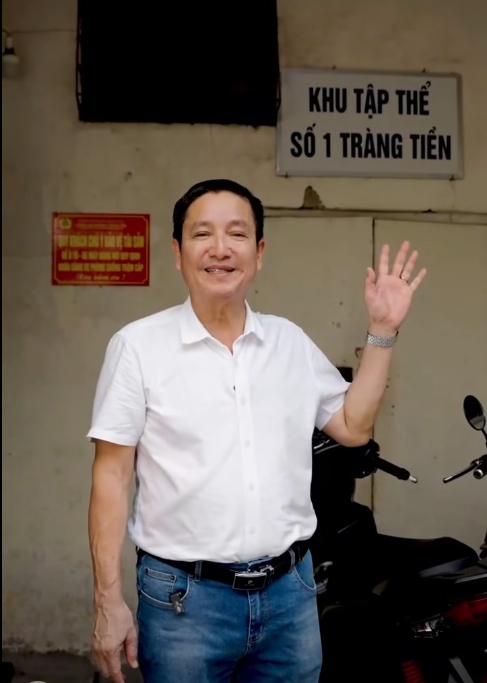 Mới đây, nghệ sĩ Chí Trung chia sẻ hình ảnh, video về căn nhà ở số 1, Tràng Tiền và thông báo việc anh sắp chuyển khỏi đây. Nam nghệ sĩ xúc động chia sẻ: "Có những nơi, đến lúc phải rời đi mới thấy mình đã gắn bó nhiều đến thế… Khu tập thể Nhà hát Kịch Việt Nam - nơi từng là mái nhà, là ký ức của biết bao thế hệ nghệ sĩ - nay nằm trong quy hoạch và chuẩn bị di dời".