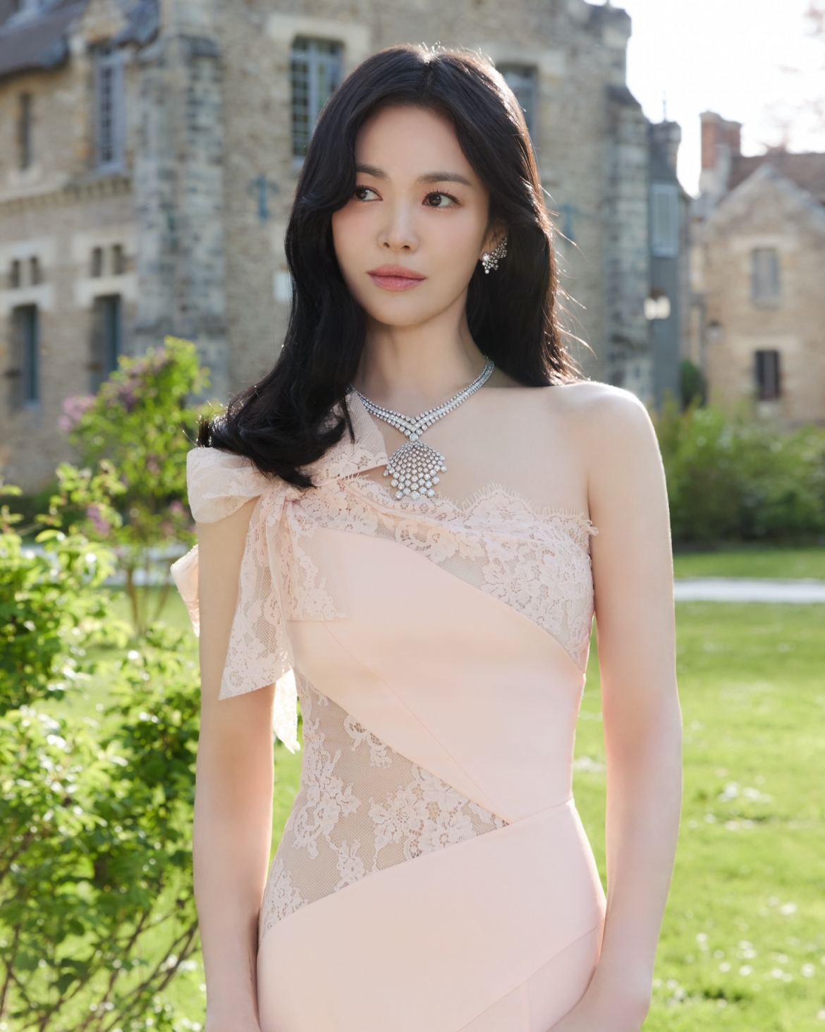 Từ "Trái tim mùa thu" đến "Hậu duệ mặt trời", Song Hye-kyo ghi dấu ấn qua nhiều tác phẩm gắn liền với ký ức khán giả châu Á. (Ảnh: Instagram)